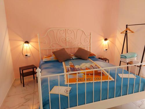 A bed or beds in a room at Nel cuore di Genova BAGNO PRIVATO