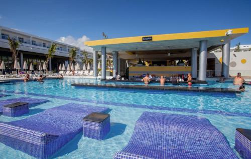Kolam renang di atau dekat dengan Riu Republica - Adults Only - All Inclusive