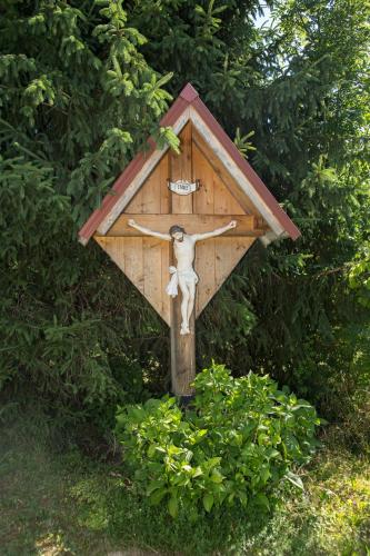 a statue of a man in a bird house at Gästehaus Grasch in Kitzeck im Sausal