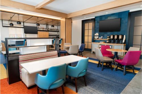 a waiting room with colorful chairs and a table at Hyatt House Nashville Airport in Nashville