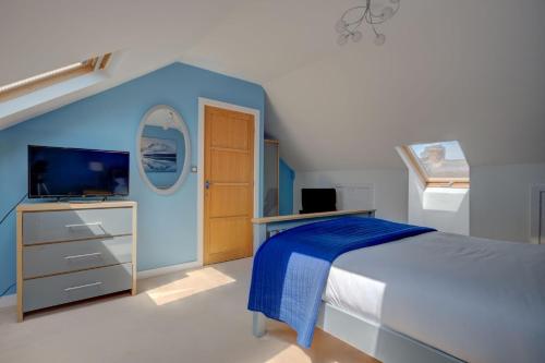 Ένα ή περισσότερα κρεβάτια σε δωμάτιο στο Sunderland Self Catering 2 - Violet Cottage Free Parking
