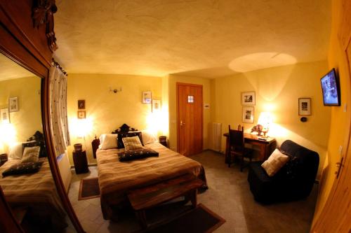 a bedroom with a bed and a desk in a room at Maison Du-Noyer Chambres et Tables d'Hotes in Aosta