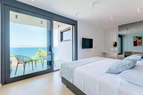 Postel nebo postele na pokoji v ubytování Luxury Villa Complex