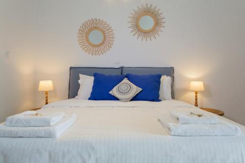 Posteľ alebo postele v izbe v ubytovaní Bay View Villas