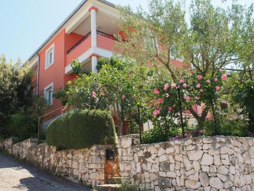 3 - Modern apartment with garden 80m from beach