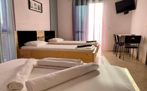 Een bed of bedden in een kamer bij Apartments Vista Mar