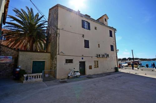 A2 - cozy apartment best location in Supetar