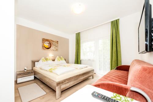 Postel nebo postele na pokoji v ubytování Gästehaus Genf