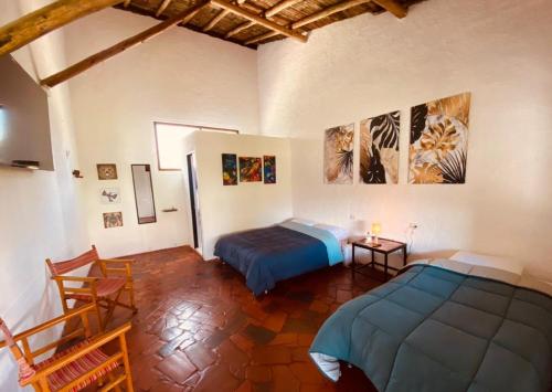 Club AVIVA Guatavita - Hostel - Restaurante, Disco & Barにあるベッド