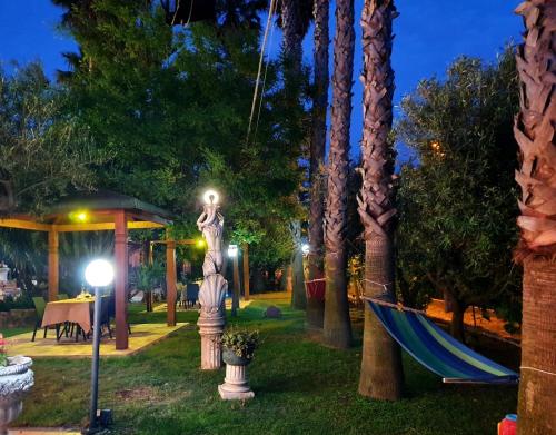 Taman di luar Hotel Ristorante L'Orizzonte