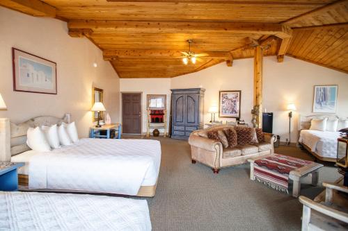 Postel nebo postele na pokoji v ubytování Chama Trails Motel