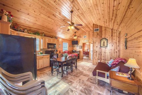 Kuchyň nebo kuchyňský kout v ubytování RR 9122WC Wine Cup Cabin