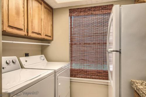 Nhà bếp/bếp nhỏ tại Seele Street River Retreat SS B11