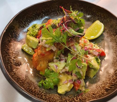 Mâncare la sau în apropiere de acest complex