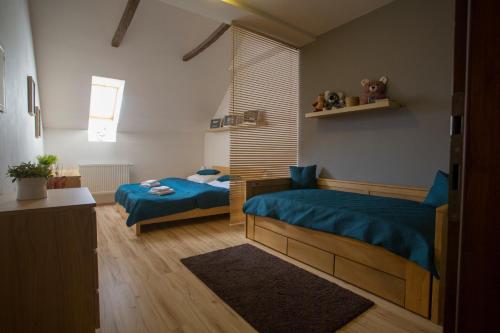 a bedroom with two beds and a window at Apartmán Angel in Veľká Lomnica