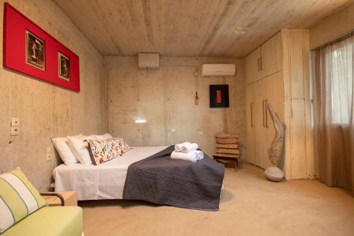 Ліжко або ліжка в номері Corfu Tramezzo designer's House