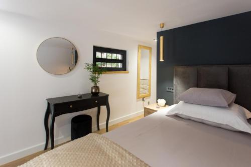 Castel Beachfront Apartment
