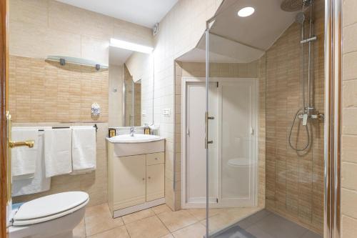 Apartamento con piscina privada 욕실