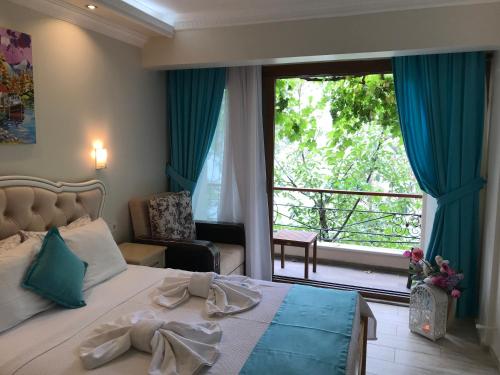 a bedroom with a bed and a large window at Hotel Mola in Marmara Adasi