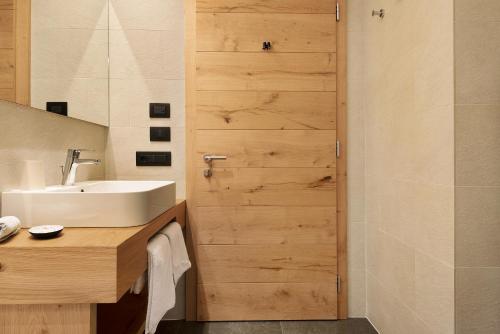 Phòng tắm tại Apartments Montblanc Seceda