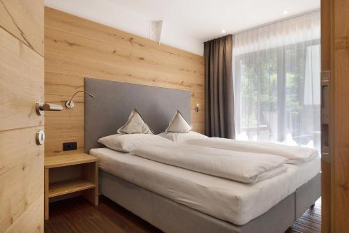 Tempat tidur dalam kamar di Apartments Montblanc Seceda