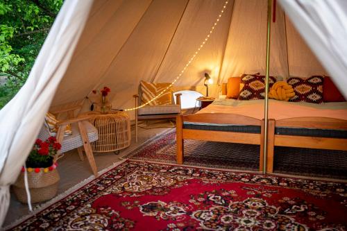 Posteľ alebo postele v izbe v ubytovaní Pokoje u Basi Glamping Mikołajki