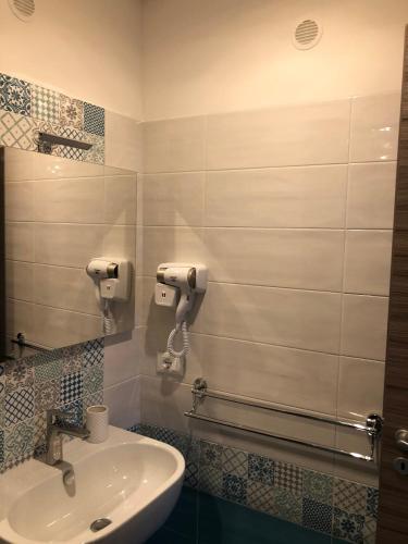 a bathroom with a sink and a mirror at mammaCristina in Patti