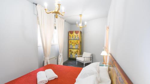 Ένα ή περισσότερα κρεβάτια σε δωμάτιο στο Attico Giafari 6, Emma Villas