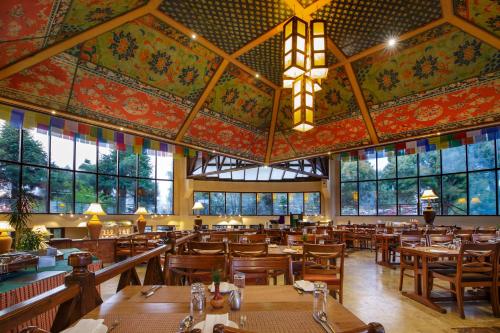 Restoran atau tempat makan lain di Club Himalaya, by ACE Hotels