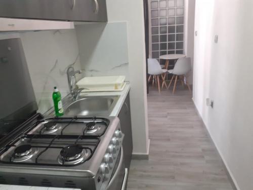 Η κουζίνα ή μικρή κουζίνα στο Angela Apartments & Studio