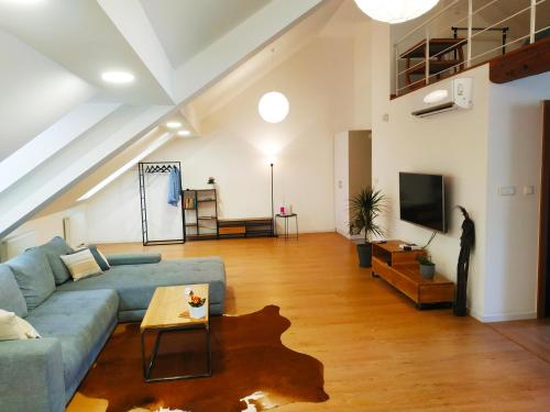 Μια τηλεόραση ή/και κέντρο ψυχαγωγίας στο Apartament"Nad Niwką 6" z zamykanym bezpłatnym parkingiem