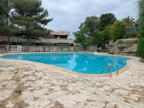 NICE, GRAND STUDIO - PISCINE - TERRASSE VUE MER