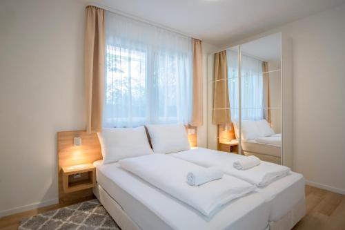 A bed or beds in a room at MF Batthyány Premium Residence