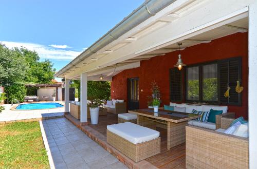 House Desanka 2102