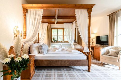 Postel nebo postele na pokoji v ubytování Hotel Blaue Gams ***S