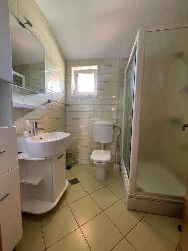 Koupelna v ubytování Apartments Dunja Malinska