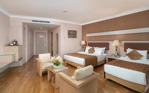 Postel nebo postele na pokoji v ubytování Mukarnas Spa & Resort Hotel