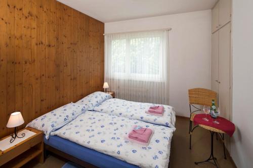 a bedroom with a bed and a window at Hotel Al Lago in Vogorno