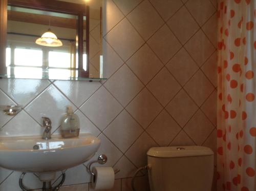 Koupelna v ubytování Guesthouse Lamprini