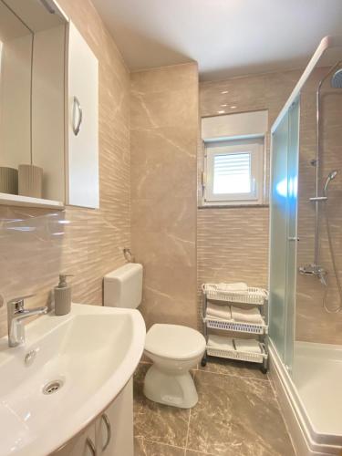 a bathroom with a toilet and a sink and a shower at Apartment Meri Baska Voda in Baška Voda