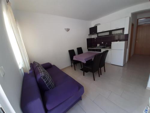 Dapur atau dapur kecil di Apartments Pitarević