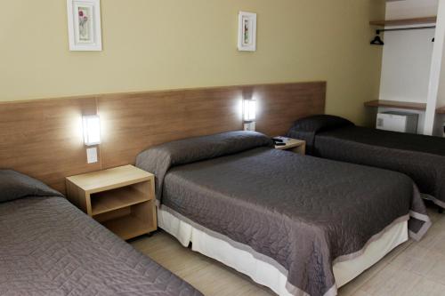 Säng eller sängar i ett rum på Francisco Beltrão Palace Hotel