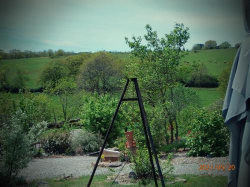 a metal frame in the middle of a field at Gîte de Rouviac in Castelnau-Pégayrols