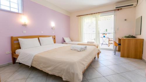 a bedroom with a large bed in a room at Amversa's House in Potos