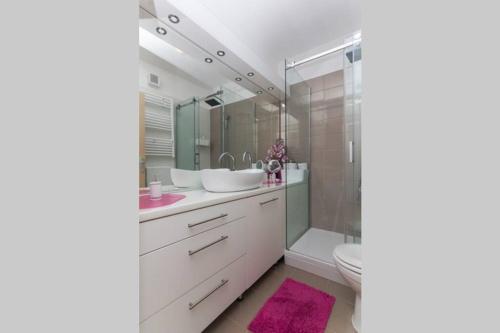 Kúpeľňa v ubytovaní Deluxe apartment Beni Makarska, 4 person SEA VIEW