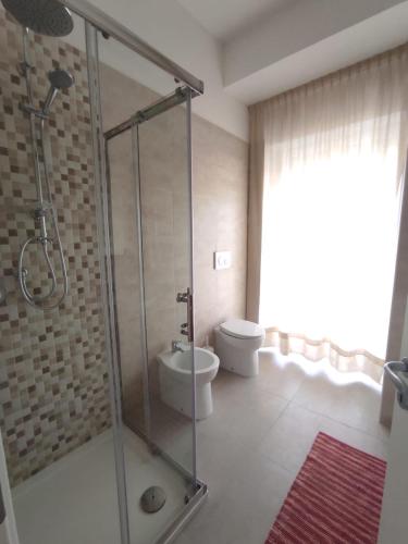 Ένα μπάνιο στο Lemon Apartments