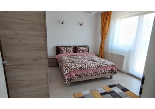 a bedroom with a bed and a mirror at Apartament Passion in Mamaia Sat/Năvodari