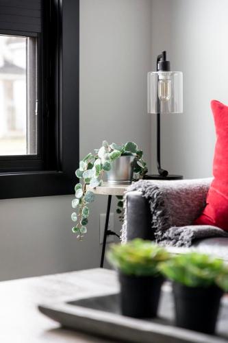 Posezení v ubytování Center City Lofts 508 Unit 2 Close to Downtown and the TART Trail