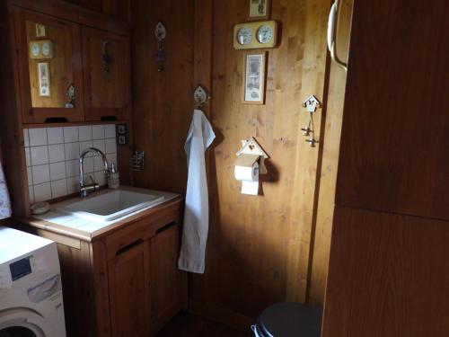 a small kitchen with a sink and a sink at Meseház Apartman in Zalalövő