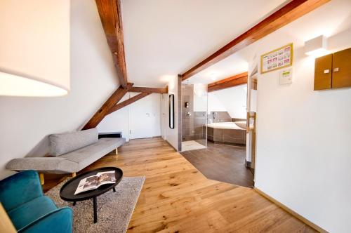 a living room with a couch and a table at Jordan's Untermühle in Köngernheim